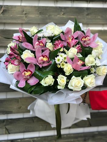 Букет цветов из: Розы и Хризантемы в Старой Меловой