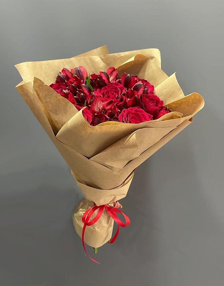 Букет цветов из: Альстромерии и Розы в Старой Меловой