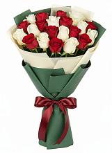 Букет Микс из красных и белых роз в Старой Меловой