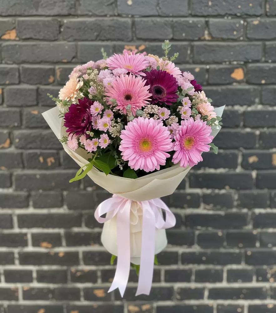 Букет цветов из: Герберы и Хризантемы в Старой Меловой