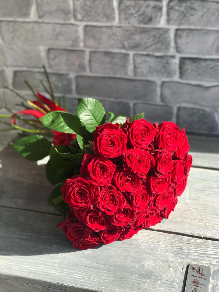 Букет Красные розы Фридом в Старой Меловой