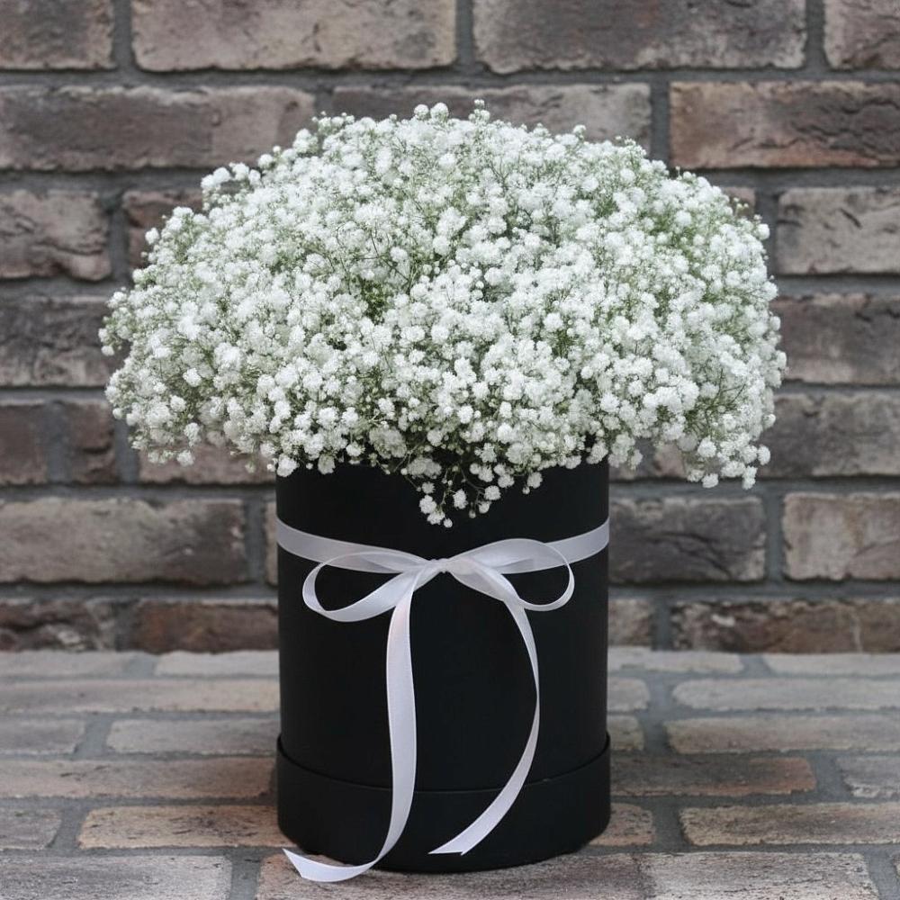 Цветочная композиция из Гипсофила в шляпной коробке в Старой Меловой