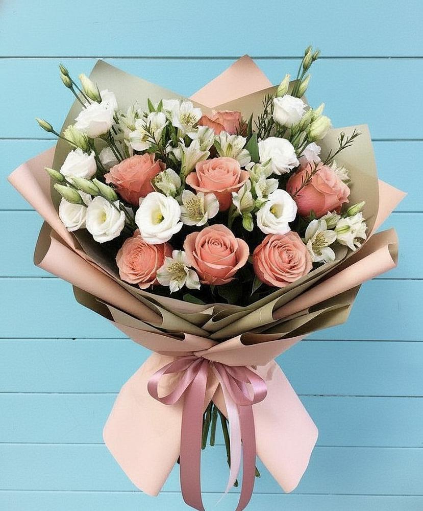 Букет цветов из: Розы, Альстромерии и Лизиантусы в Старой Меловой
