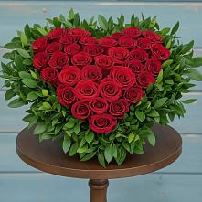 Цветочная композиция из Розы в виде сердца #REPLACE_PRED# Старой Меловой