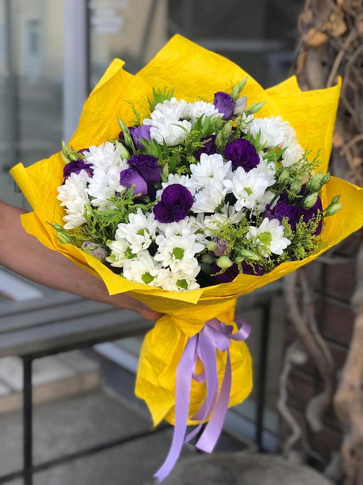 Букет цветов из: Ирисы, Хризантемы и Ромашки в Старой Меловой
