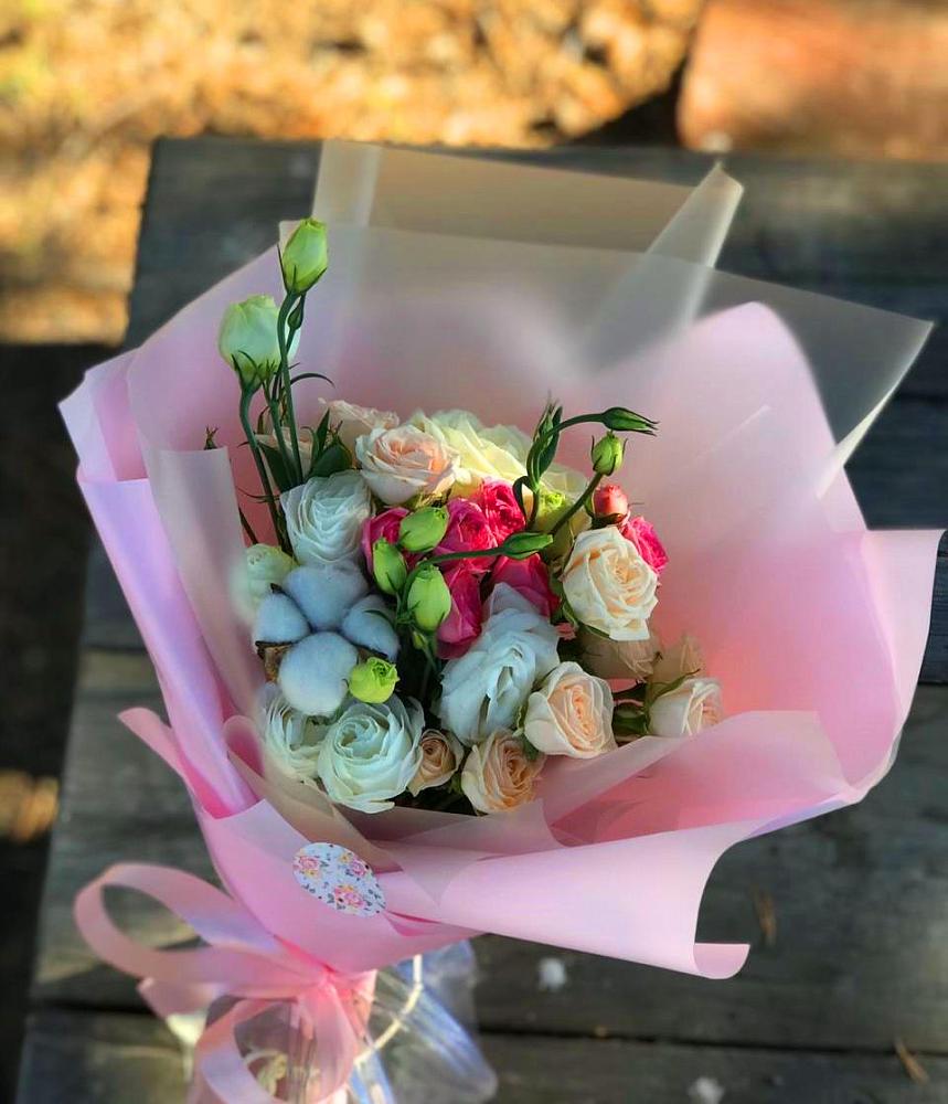 Букет цветов из: Розы и Лизиантусы в Старой Меловой