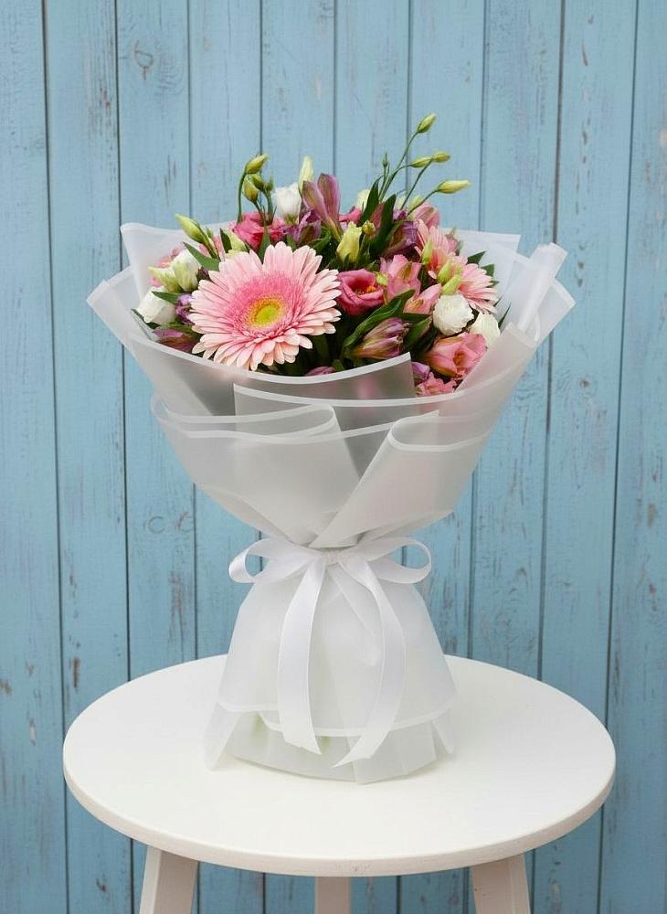 Букет цветов из: Герберы, Альстромерии и Лизиантусы в Старой Меловой