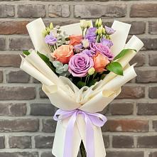 Букет цветов из:  Лизиантусы и Розы #REPLACE_PRED# Старой Меловой