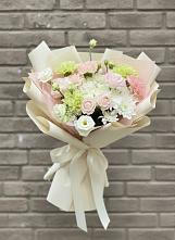 Букет цветов из:  Гвоздики, Розы, Лизиантусы и Хризантемы #REPLACE_PRED# Старой Меловой