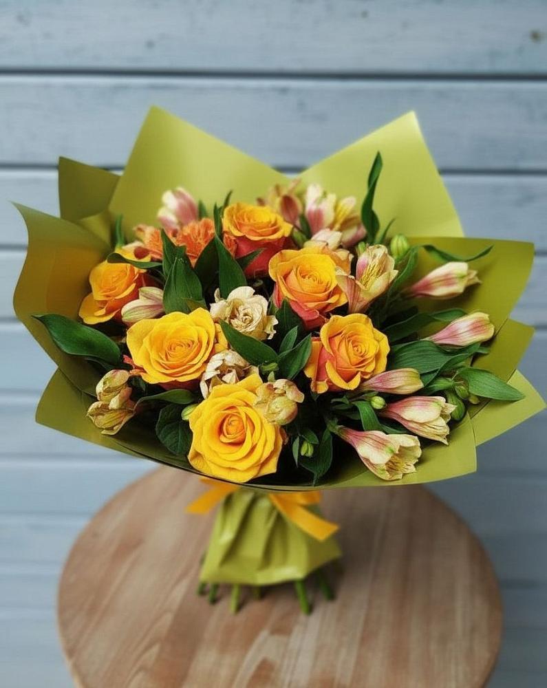 Букет цветов из: Альстромерии и Розы в Старой Меловой