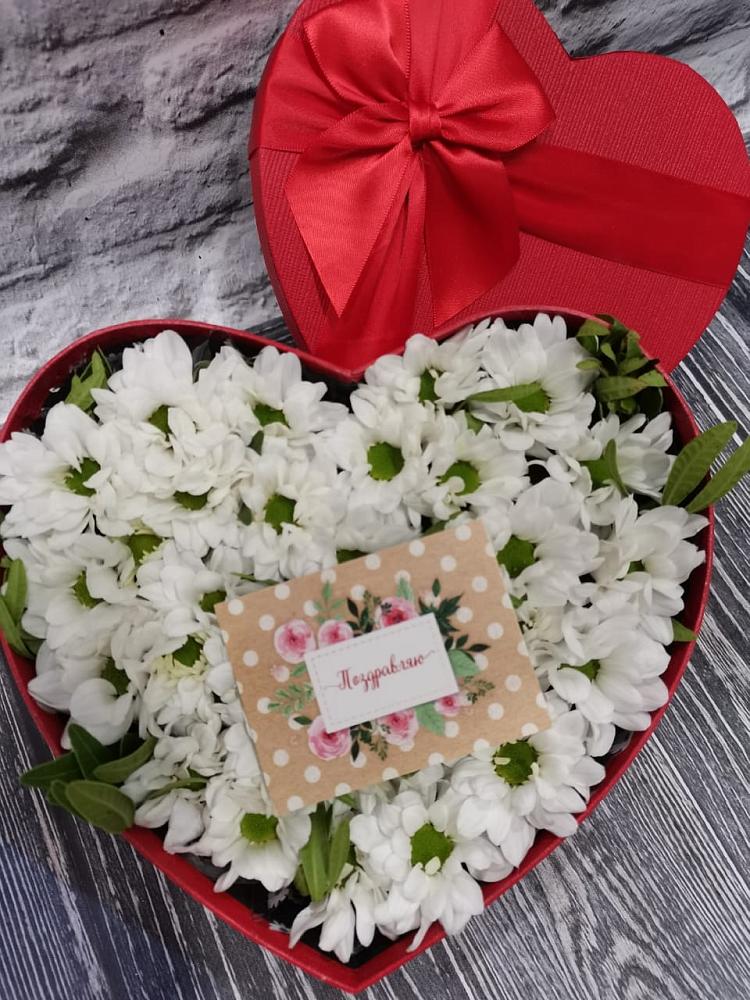 Цветочная композиция из Хризантемы в виде сердца в Старой Меловой