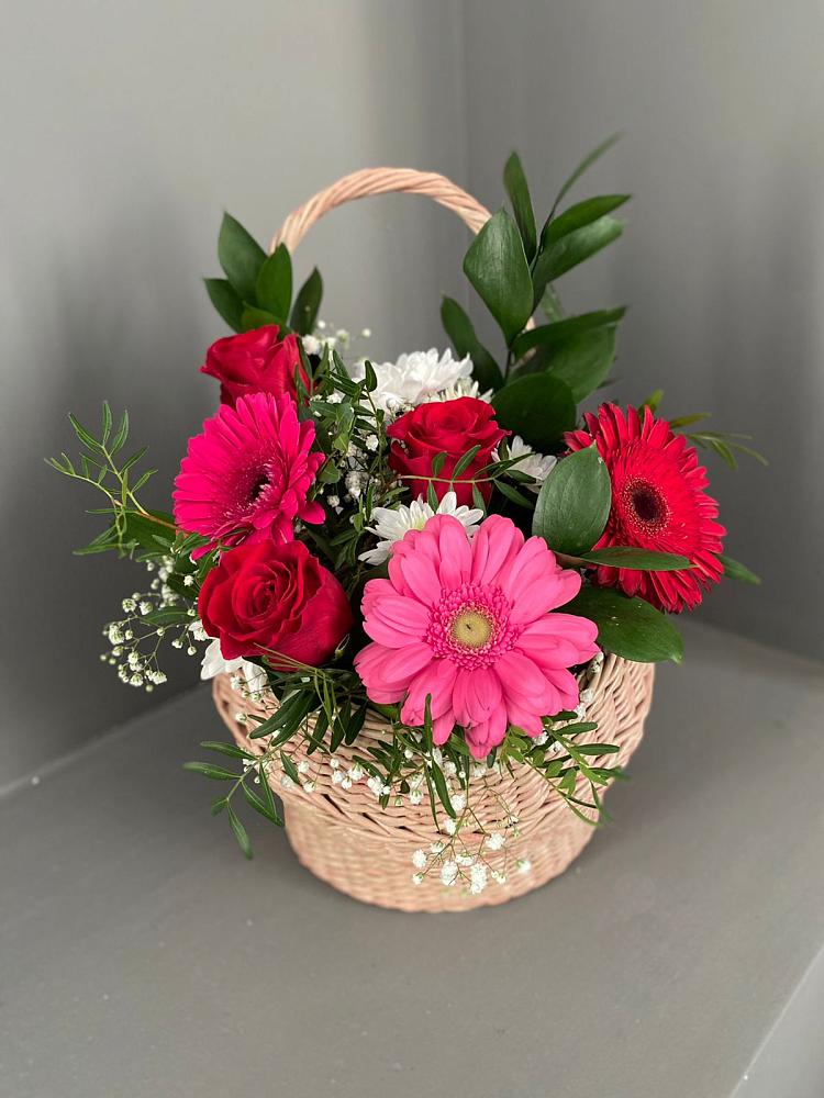Цветочная композиция из Розы, Хризантемы и Герберы в корзине в Старой Меловой