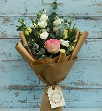 Букет цветов из:  Розы и Лизиантусы в Старой Меловой
