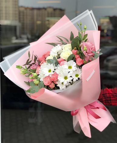 Букет цветов из: Розы, Лизиантусы и Хризантемы в Старой Меловой