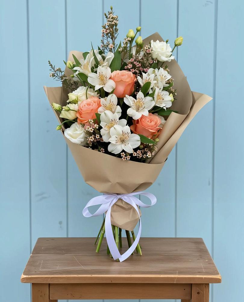 Букет цветов из: Альстромерии, Лизиантусы, Розы и Хризантемы в Старой Меловой