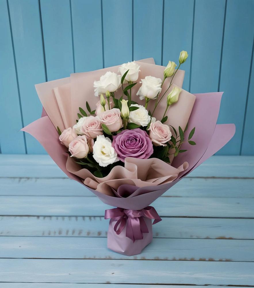 Букет цветов из: Розы и Лизиантусы в Старой Меловой